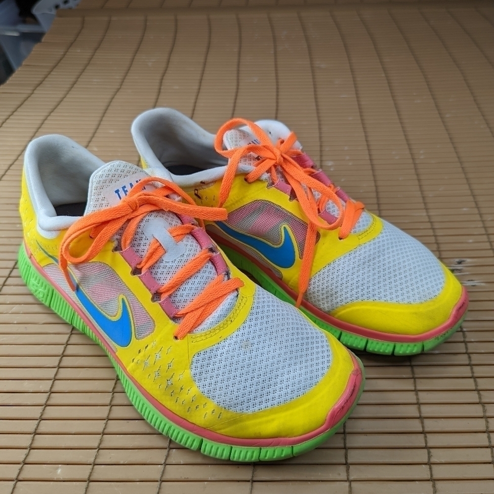 Nike iD Free Run 5.0  526812-902 women's sz 11W. Rare 902 color weigh. Great con
